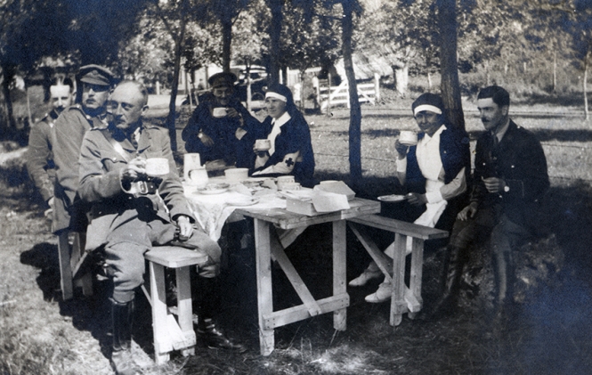 Tea Party at Aiziers