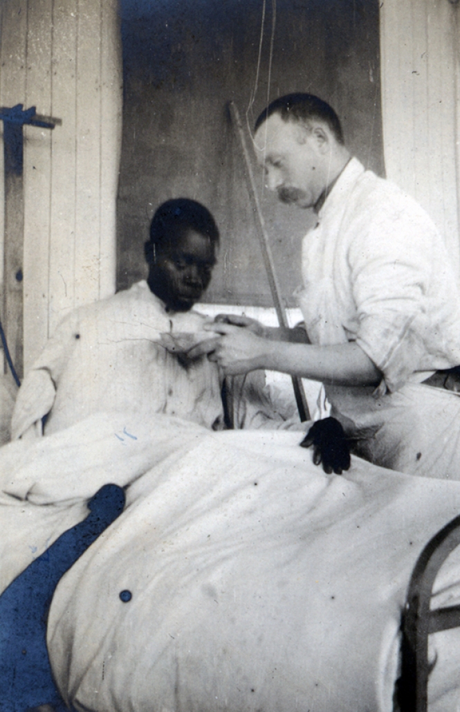 Chumpdavoine Feeding Marco