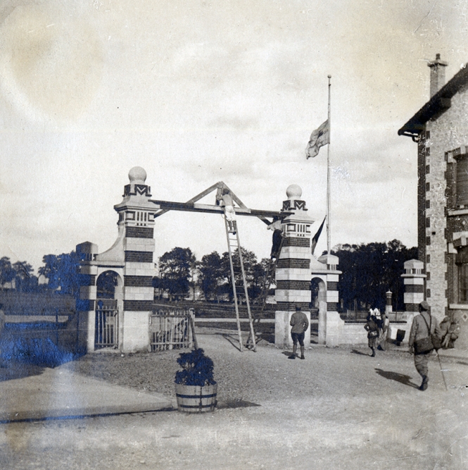 Hospital Gates, Pontoise