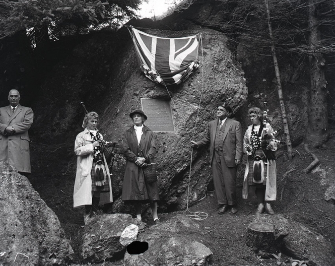 Unveiling plaque at Salt Mountain