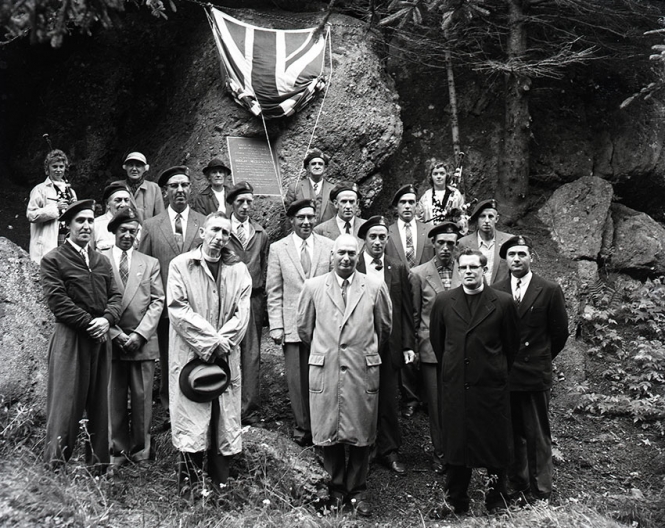 Unveiling plaque at Salt Mountain