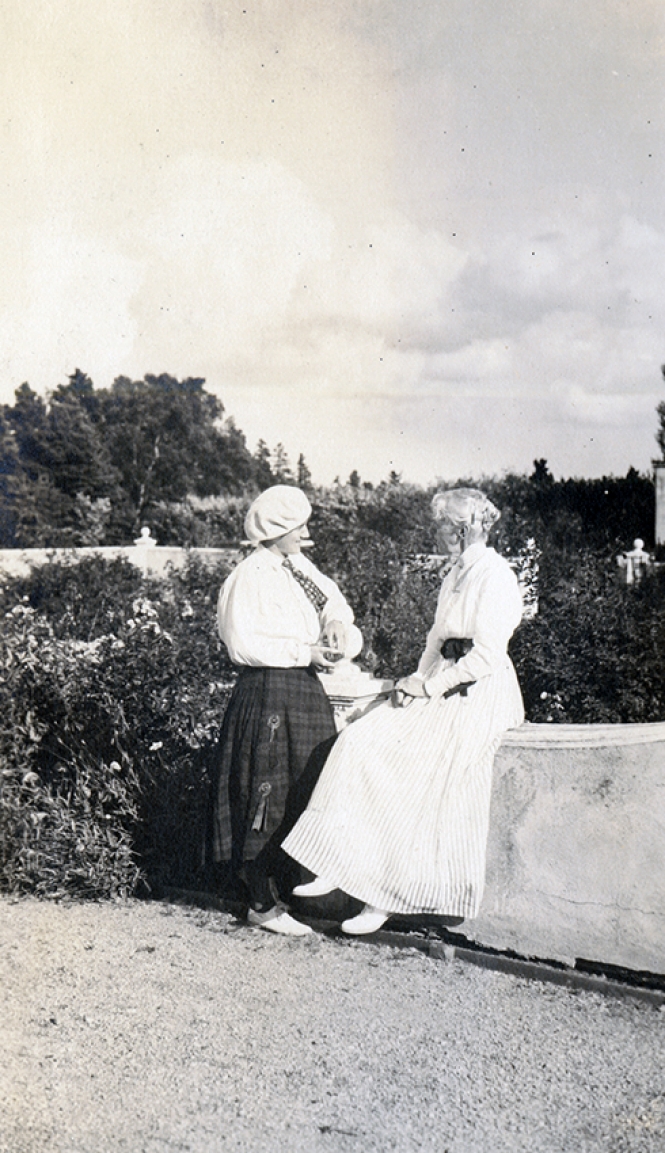 Katharine and Hetty at Petersfield